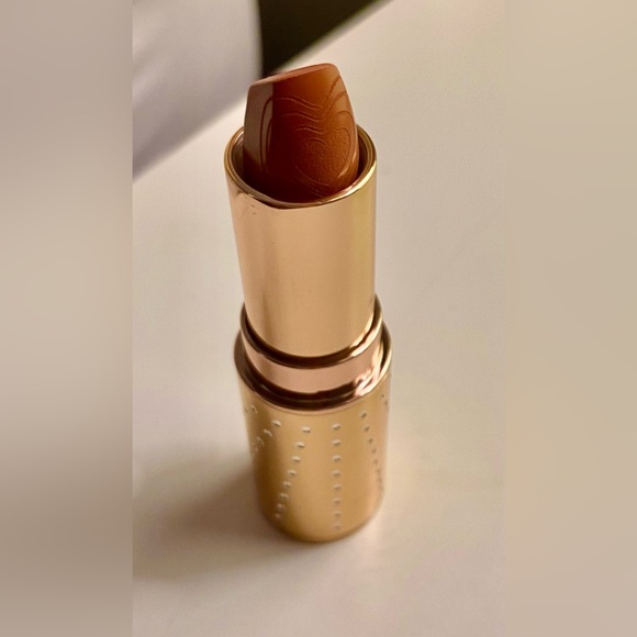 NWOB Charlotte Tilbury K.I.S.S.I.N.G NUDE ROMANCE - Picture 3 of 4